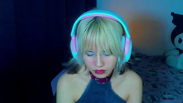 Akane-Mou Show in webcam