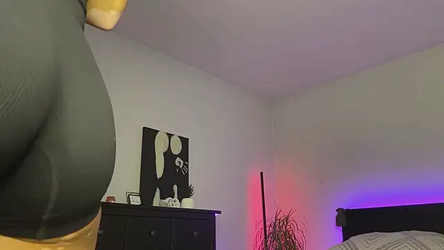 צ'אט XXX בשידור חי של spottyyy