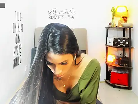 عرض كام Trixie_Mattel21