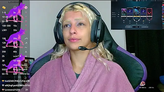 הופעת וובקאם של blondegamerr