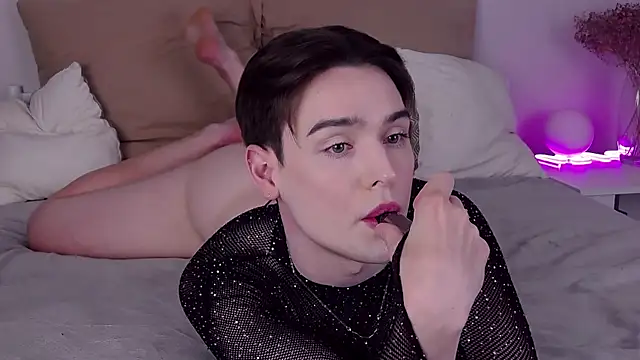 Show modela RobbyCharming na web-kameri