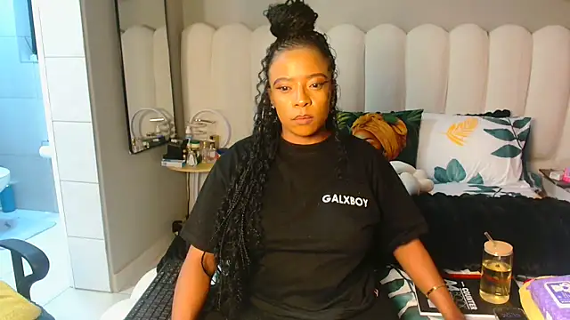 MILLA9000 Live XXX-Chat