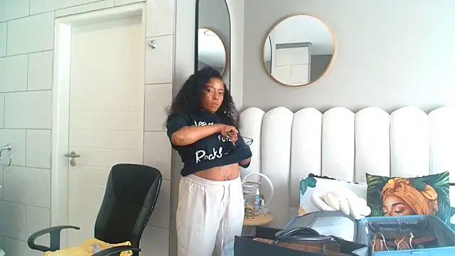 MILLA9000's Live XXX Chat