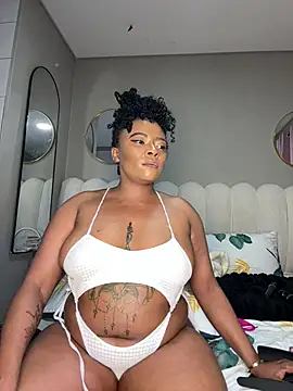 MIAMI9 Adlı Modelin Canlı XXX Sohbeti