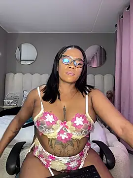MIAMI9 Adlı Modelin Canlı XXX Sohbeti