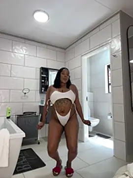MIAMI9 Adlı Modelin Canlı XXX Sohbeti