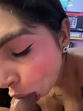 charlotte_stevenss_ Show in webcam