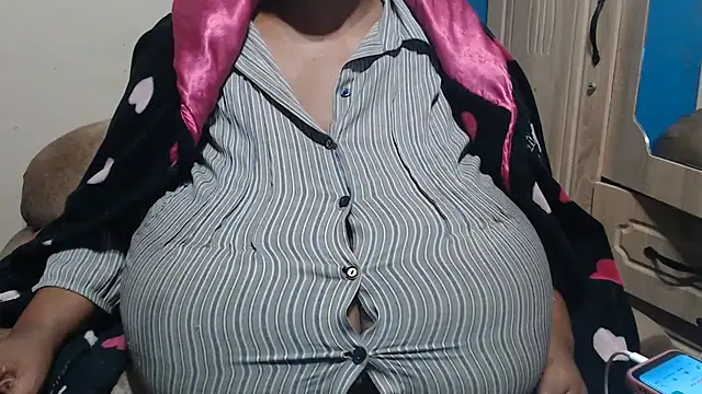 XXX chat uživo modela CUTEFIRMMELONSS