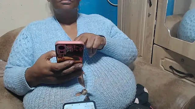 CUTEFIRMMELONSS' Webcam Show