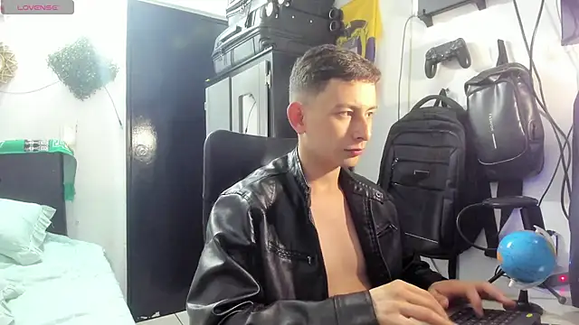 Вебкам-шоу Christ_Miller3