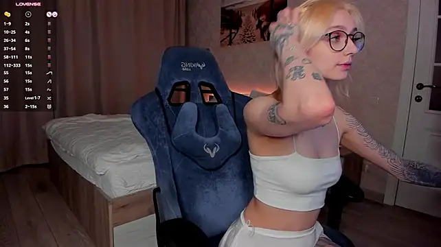 milkonurface Webcamshow
