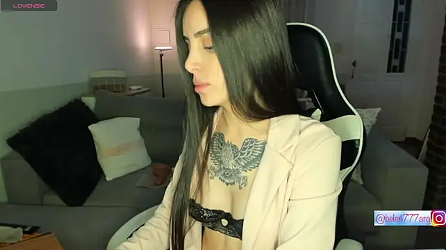 Show modela belu_arg na web-kameri