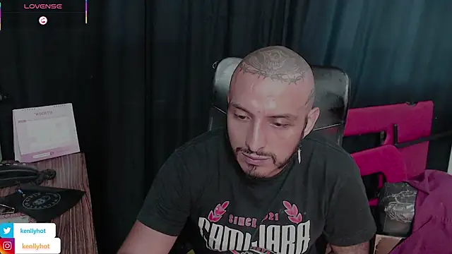 KenllyH Pertunjukan Webcam