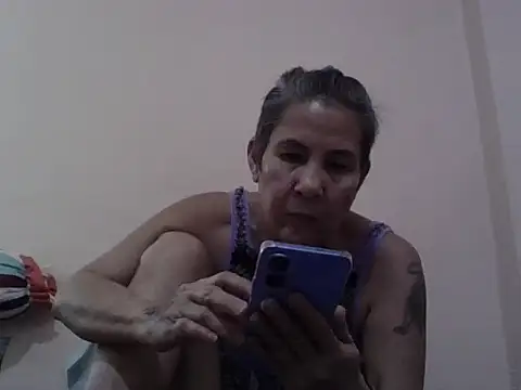 הופעת וובקאם של mariam1974