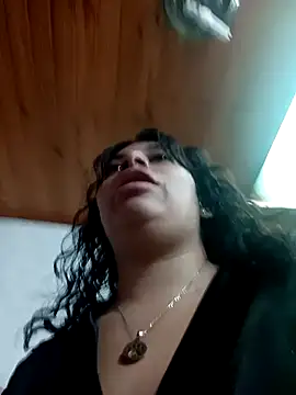 Iam_Issaa Chat XXX in diretta
