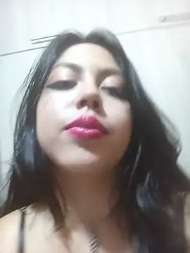 leah_passion Adlı Modelin Canlı XXX Sohbeti