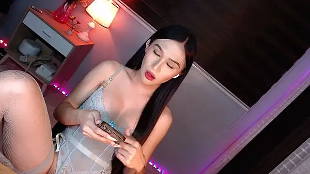VaVaVoom_ Show in webcam