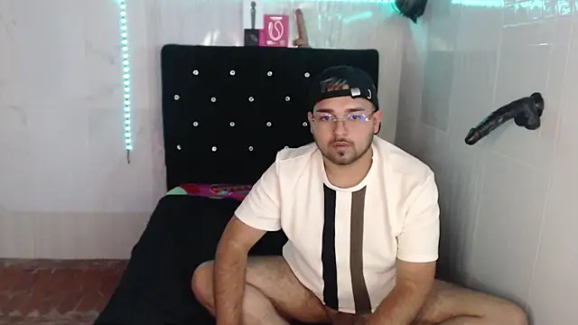 Jeilou: вебкам-шоу