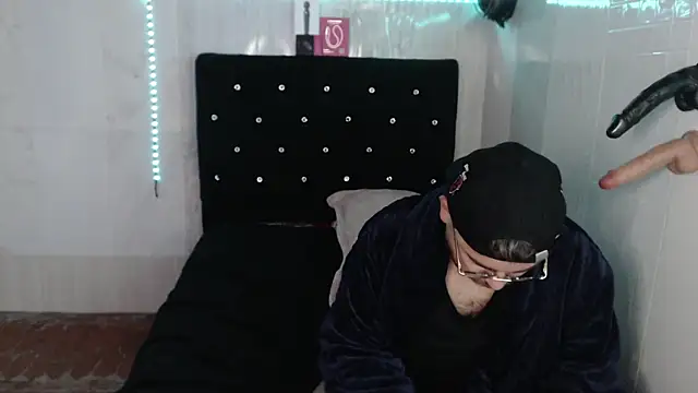 Jeilou: вебкам-шоу