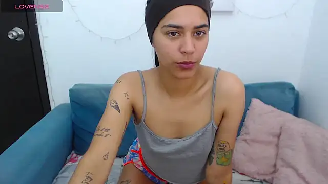 imSophia Adlı Modelin Canlı XXX Sohbeti