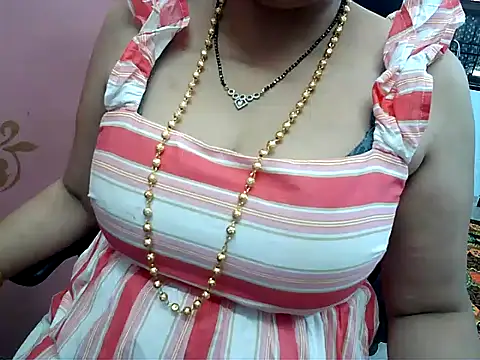 Nagma_housewife's Webcam Show