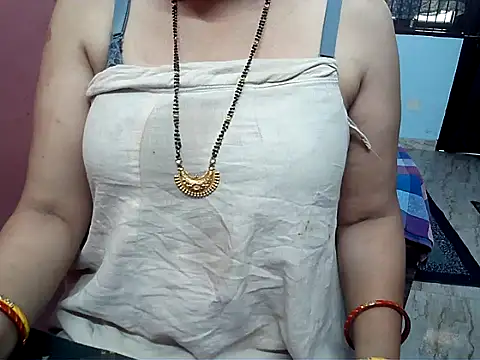 Nagma_housewife's Webcam Show