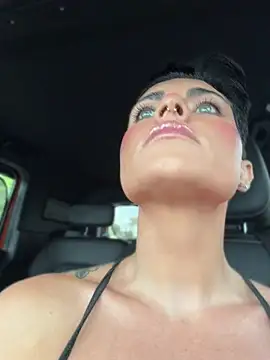 LukeLouHarvey Show in webcam