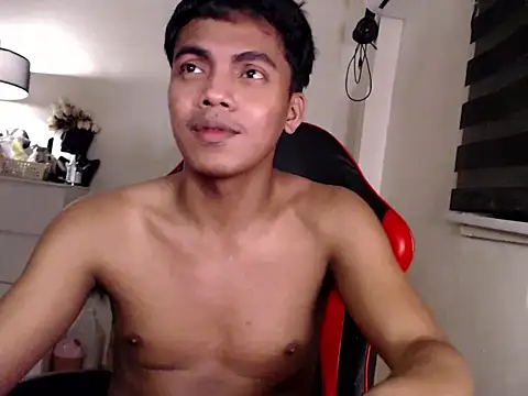 Show modela asianboyhunt na web-kameri