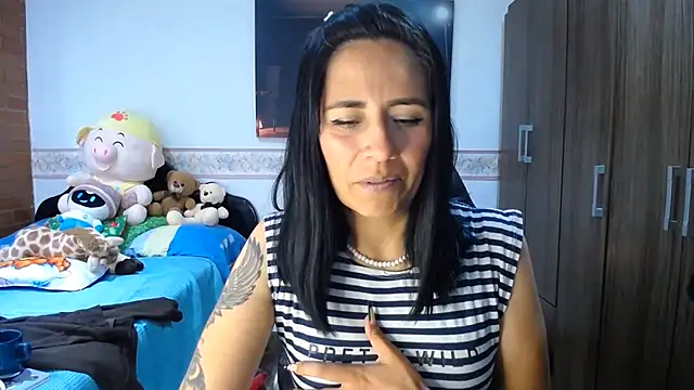 Chat XXX en directo de sharoon_cheerry