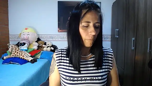 sharoon_cheerry Adlı Modelin Canlı XXX Sohbeti