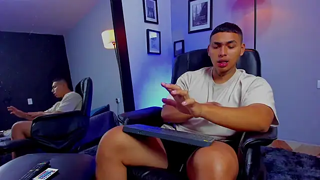 ronnie_crafored Pertunjukan Webcam