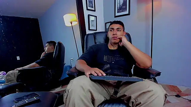 ronnie_crafored Pertunjukan Webcam