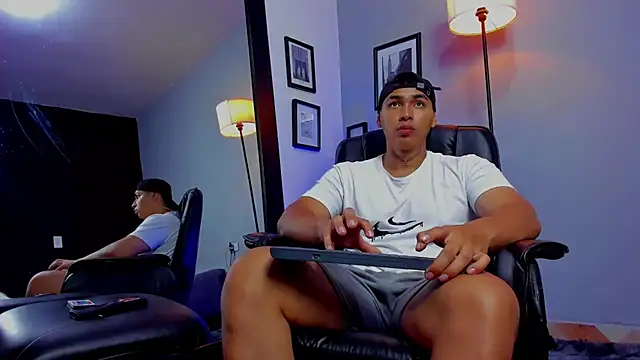 ronnie_crafored Pertunjukan Webcam