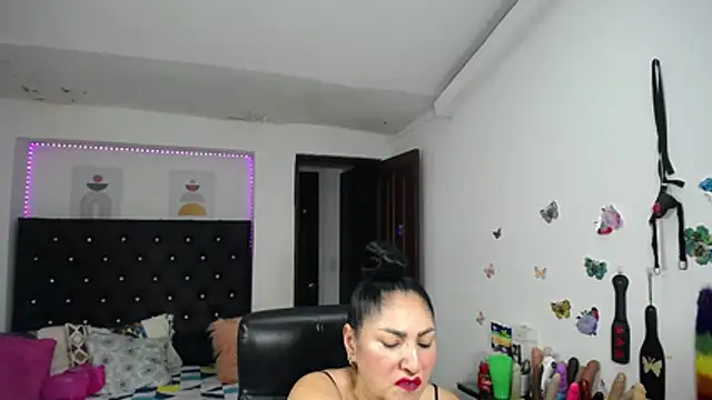 mature_bigboobs10's Live XXX Chat