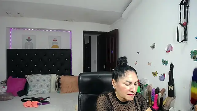 Chat +18 de mature_bigboobs10 ao vivo
