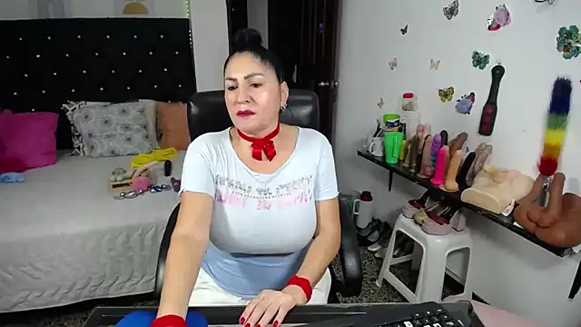 mature_bigboobs10 Adlı Modelin Web Kamerası Şovu