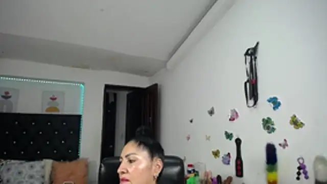 mature_bigboobs10 Adlı Modelin Canlı XXX Sohbeti