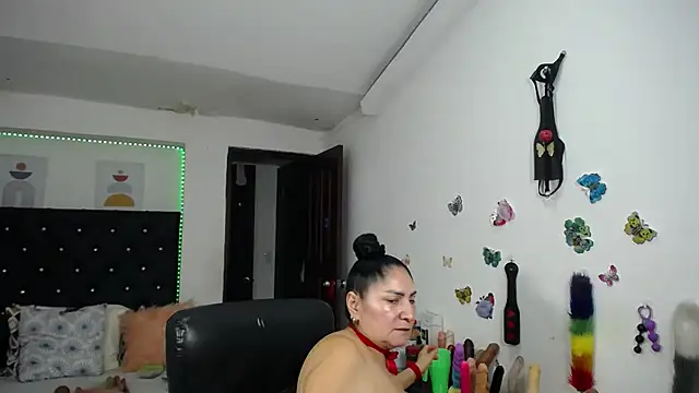 Chat +18 de mature_bigboobs10 ao vivo