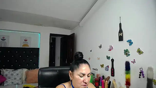 Chatroom XXX en direct de mature_bigboobs10