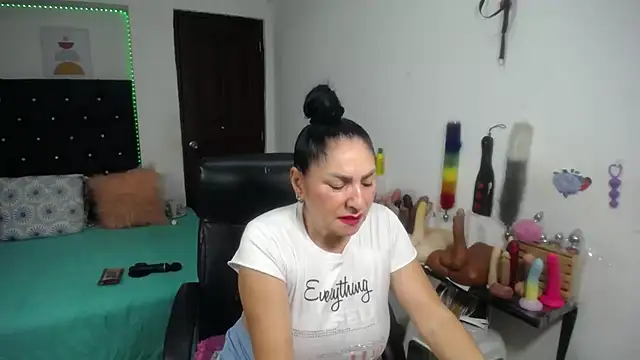 Chat +18 de mature_bigboobs10 ao vivo