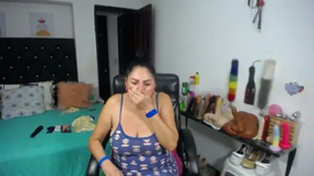 mature_bigboobs10 Adlı Modelin Canlı XXX Sohbeti