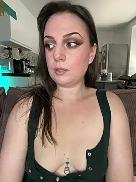 hades4ness' Live XXX Chat