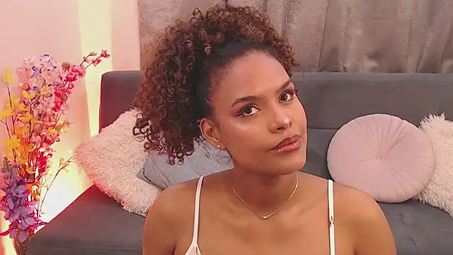 Amelia_bss Adlı Modelin Canlı XXX Sohbeti