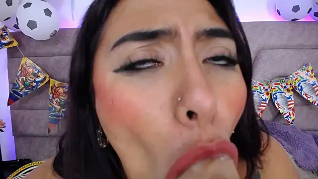 Jessica_Kraftt Adlı Modelin Canlı XXX Sohbeti
