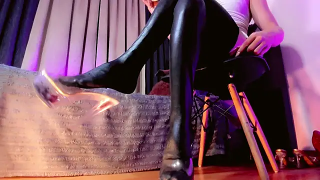 lesly_xx Show in webcam