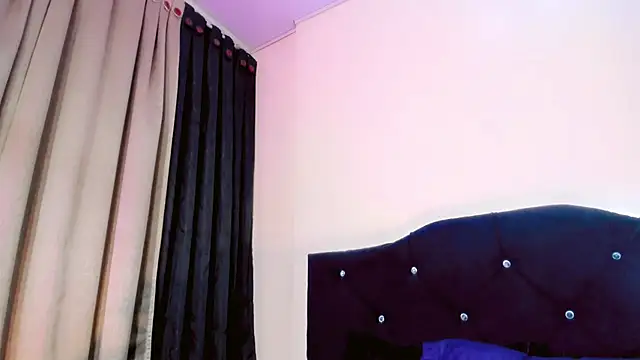Pokazy przed kamerką – lesly_xx