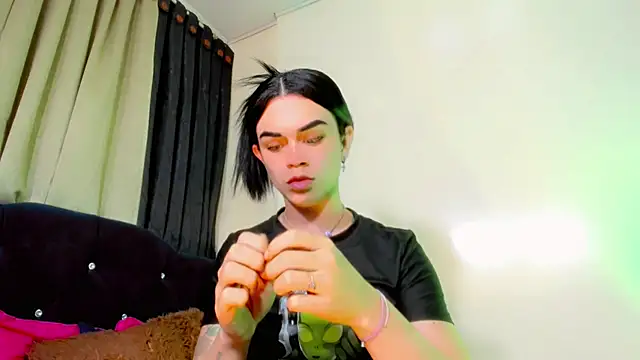 lesly_xx Show in webcam