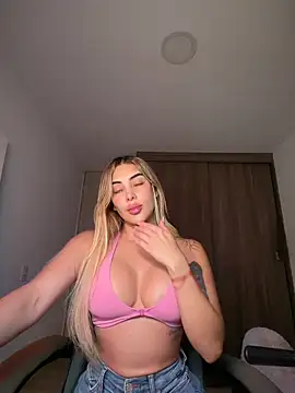 mi_suk11 Show in webcam
