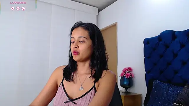 Lili666_ Adlı Modelin Canlı XXX Sohbeti