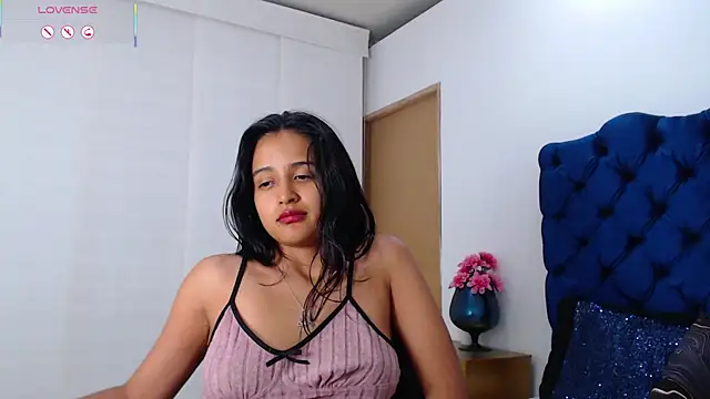Lili666_ Adlı Modelin Canlı XXX Sohbeti